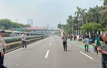 Jalan Gatot Subroto Ditutup Jelang Demo 27 Agustus