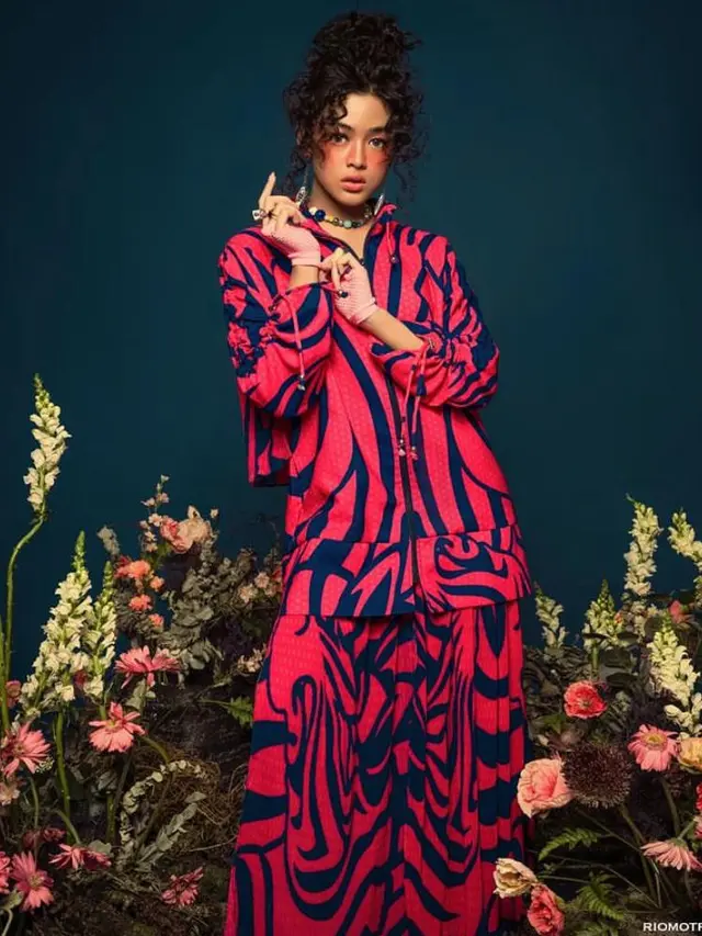 6 Gaya Aqeela Calista Tampil Vibrant di Pemotretan Terbaru Bersama Emyr Razan, Curi Perhatian