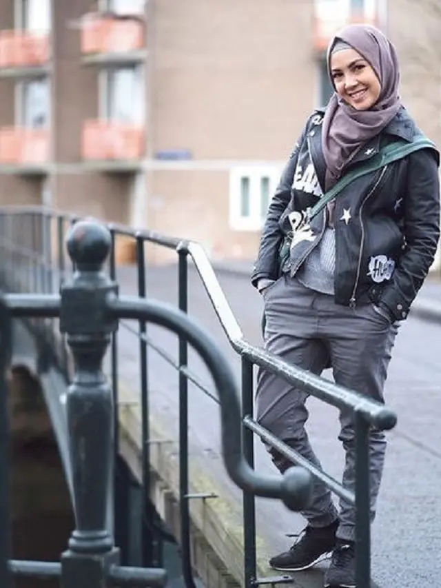 [Bintang] Tampilan Quirky Chic Ratna Galih Saat OOTD Ini Super Cool