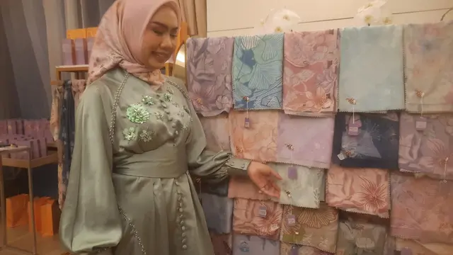 Desainer Jenna Rachmawati