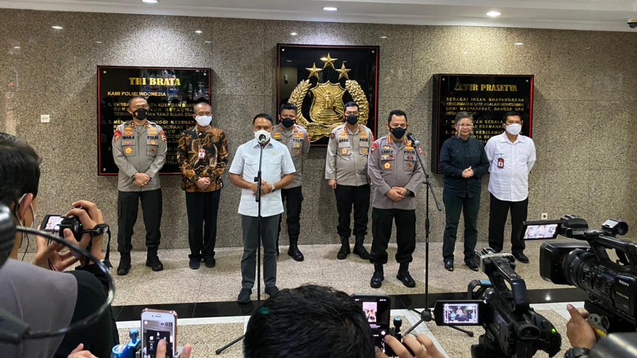 Menteri Pemuda dan Olahraga (Menpora), Zainudin Amali dengan Kapolri Jenderal Listyo Sigit Prabowo di Mabes Polri, Kamis (18/2/2021).