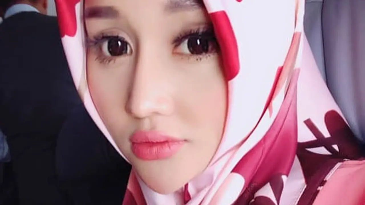 [Bintang] Penuh Cinta Para Haters, Ramadan 2018 Lucinta Luna dan 3 Seleb Ini Tampil Cantik Memakai Hijab