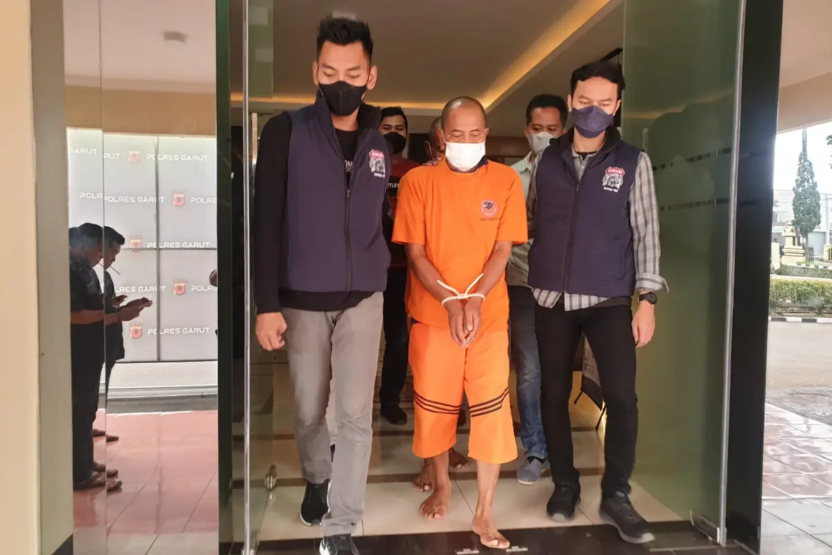 Tim Sancang Polres Garut, Jawa Barat akhirnya mengamankan dua tersangka pungutan liar (Pungli) modus cuci mobil dengan paksa kepada pengunjung di kawasan wisata Cipanas Garut.