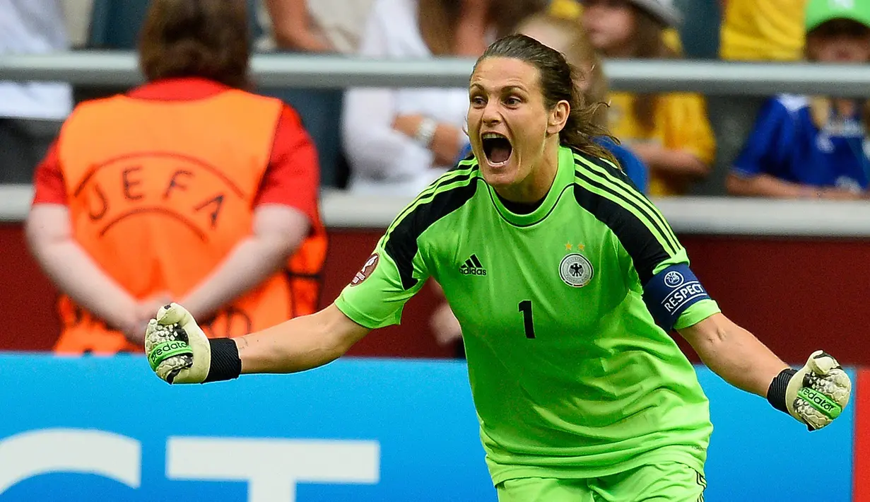 Nadine Angerer menjadi satu-satunya kiper yang pernah terpilih sebagai Pesepakbola Wanita Terbaik Dunia FIFA. Angerer mempersembahkan dua gelar juara Piala Dunia Wanita dan lima gelar juara Piala Eropa Wanita untuk Timnas Jerman. (AFP/Jonathan Nackstrand)
