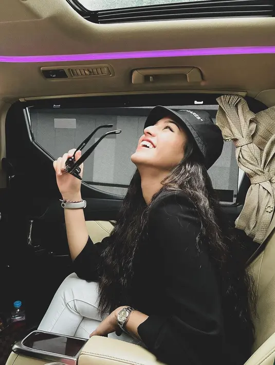 Alasan Susan belum ingin lagi memiliki kekasih karena ia sempat gagal menikah dengan kekasih sebelumnya. Merasa sempat trauma, kini ia mengaku bingung untuk memulai soal percintaan lagi. (Instagram/susansameeh)