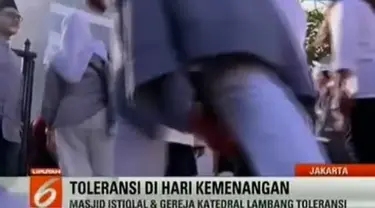 Sikap tenggang rasa antar umat beragama di nusantara terlihat saat pelaksanaan salat Idul Fitri