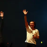 Ari Lasso & Tulus di Konser Dua Ruang (Foto: Deki Prayoga/Bintang.com)