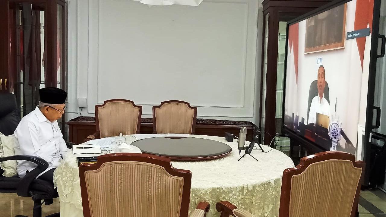 Wapres Ma'ruf Amin saat melakukan kerja dari rumah, Rabu (18/3/2020). (dok Kantor Sekretariat Wakil Presiden)
