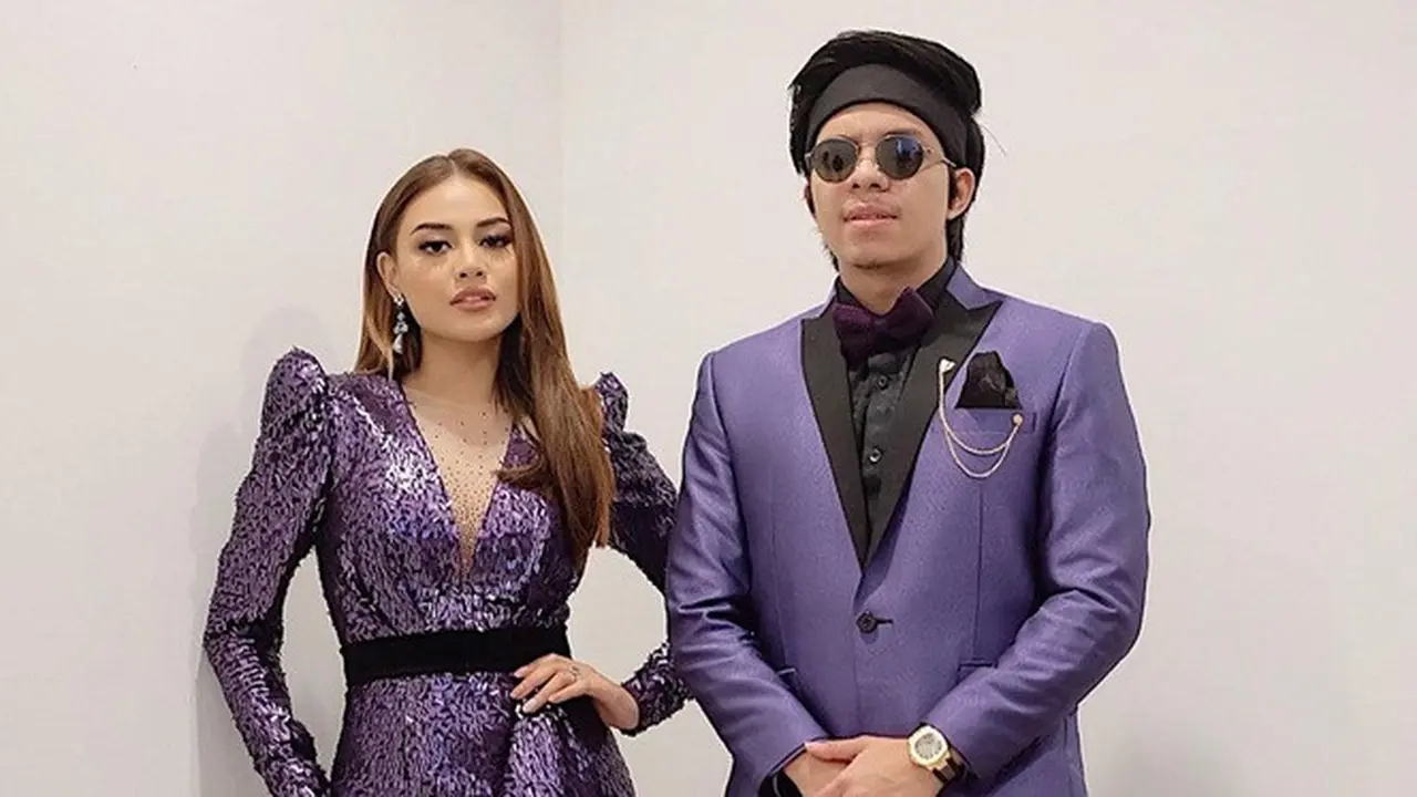 6 Gaya Aurel Hermansyah dan Atta Halilintar Pakai Outfit Senada saat Kerja, Jadi Sorotan