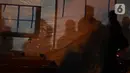 Warga terdampak gempa saat mengungsi di posko pengungsian di Taman Prawatasari, Kabupaten Cianjur, Jawa Barat, Selasa (22/11/2022). Gubernur Jawa Barat Ridwan Kamil menyebut, sebanyak 14 posko pengungsian didirikan untuk memfasilitasi warga berjumlah 13.784 pengungsi yang terdampak gempa berkekuatan 5,6 SR di Kabupaten Cianjur. (Liputan6.com/Herman Zakharia)