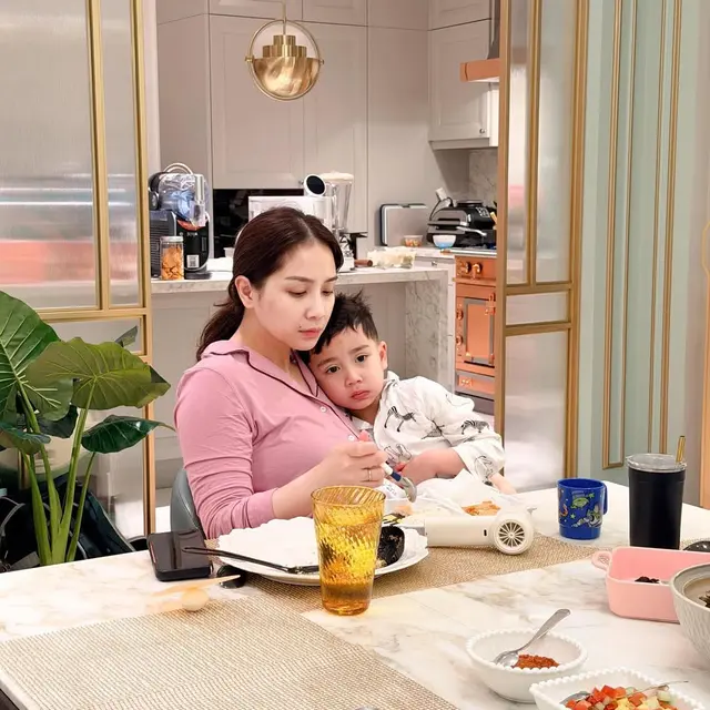Potret Ruang Makan Rumah Raffi Ahmad (Foto: Instagram @raffinagita1717)