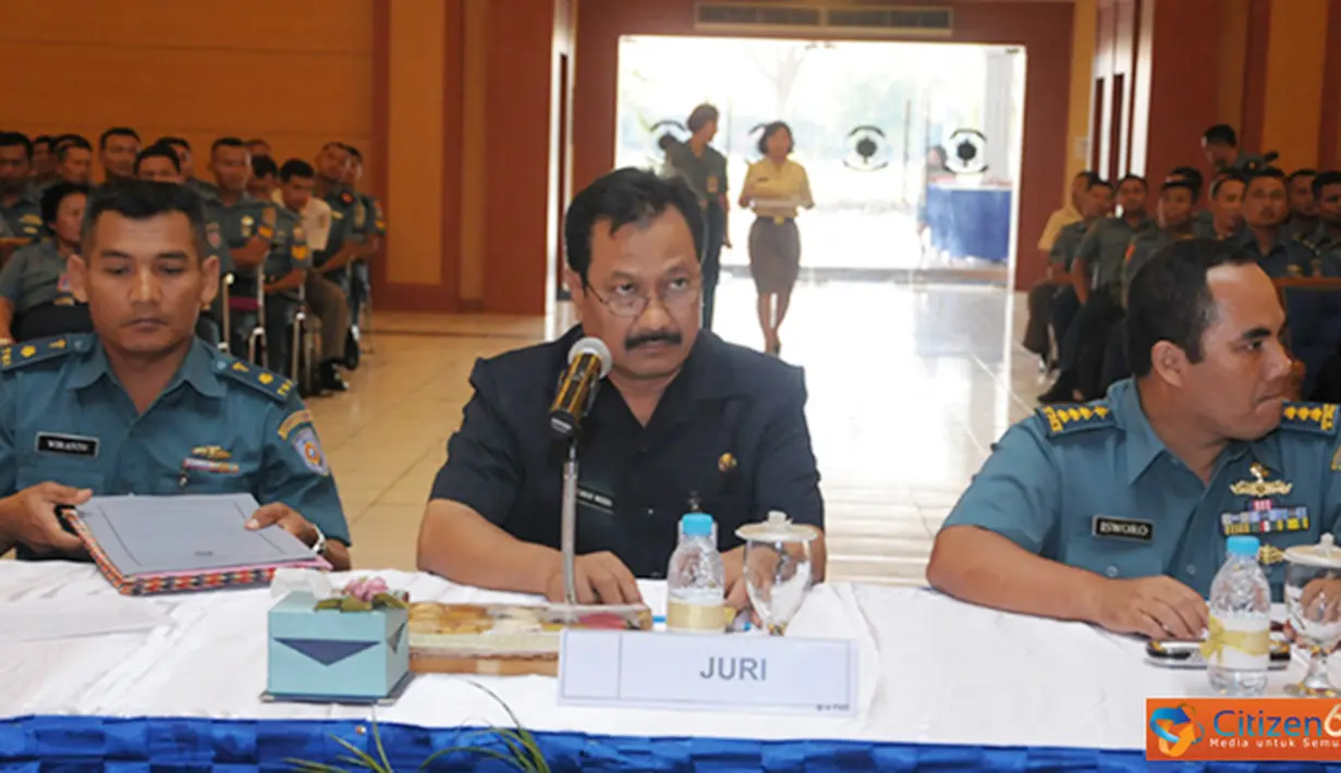 Citizen6, Surabaya: Demi netralitas dan obyektifitas lomba, panitia menghadirkan tim juri dari Bangkesbangpol Jawa Timur, Drs Tjahyo Widodo sedangkan dari TNI AL diwakili  Kolonel Laut (P) Isworo. (Pengirim: Penkobangdikal).