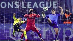 Bermain di markas Dinamo Zagreb, Borussia Dortmund berhasil memetik poin penuh usai menang dengan skor 3-0. (Damir SENCAR/AFP)
