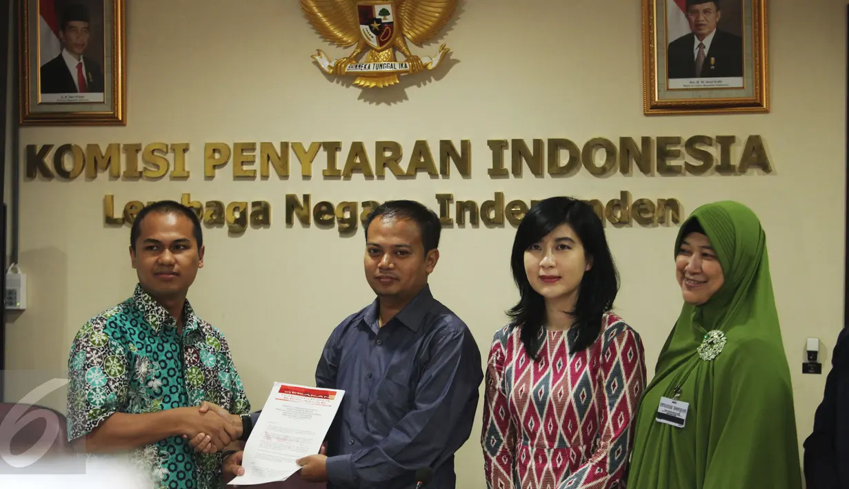 KPI mendapat dukungan dari Gerakan Indonesia Beradab (GIB), Jakarta, Selasa (1/3/2016). Mereka mendukung KPI yang melarang penayangan perilaku atau kampanye LGBT lewat televisi. (Liputan6.com/Faizal R Syam)