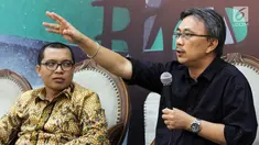 Mantan Kepala Humas PGI Jeirry Sumampow (kanan) bersama Anggota Baleg DPR F-PPP Achmad Baidowi saat diskusi “RUU Pesantren dan Pendidikan Keagamaan” di Jakarta, Selasa (30/10). Mereka menyoroti sejumlah pasal dalam RUU tersebut. (Liputan6.com/JohanTallo)