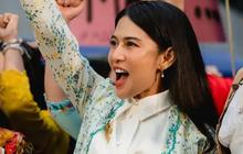 9 Potret Dian Sastrowardoyo Mengenakan Bros, Detail Kecil yang Jadi Fashion Statement Berkarakter
