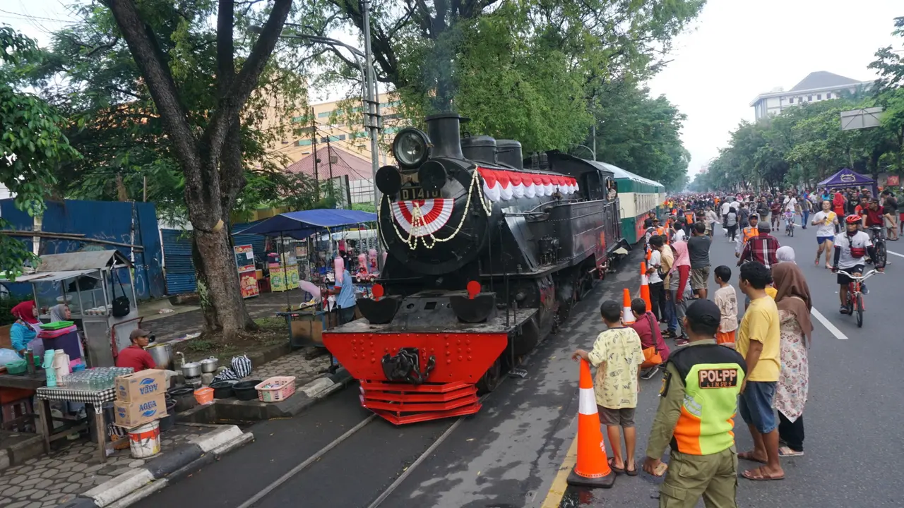 Peresmian Lokomotif Uap Kuno di Solo