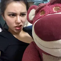 Gara-gara pacarnya selalu bilang wajah dia biasa saja, cewek ini jadi ketagihan operasi plastik. (Facebook)