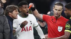 Pelatih Tottenham Hotspur, Antonio Conte, mendapatkan kartu merah saat laga melawan Sporting Lisbon pada pekan ke-5 Grup D Liga Champions 2022/2023, Kamis (27/10/2022). (AP/Ian Walton)