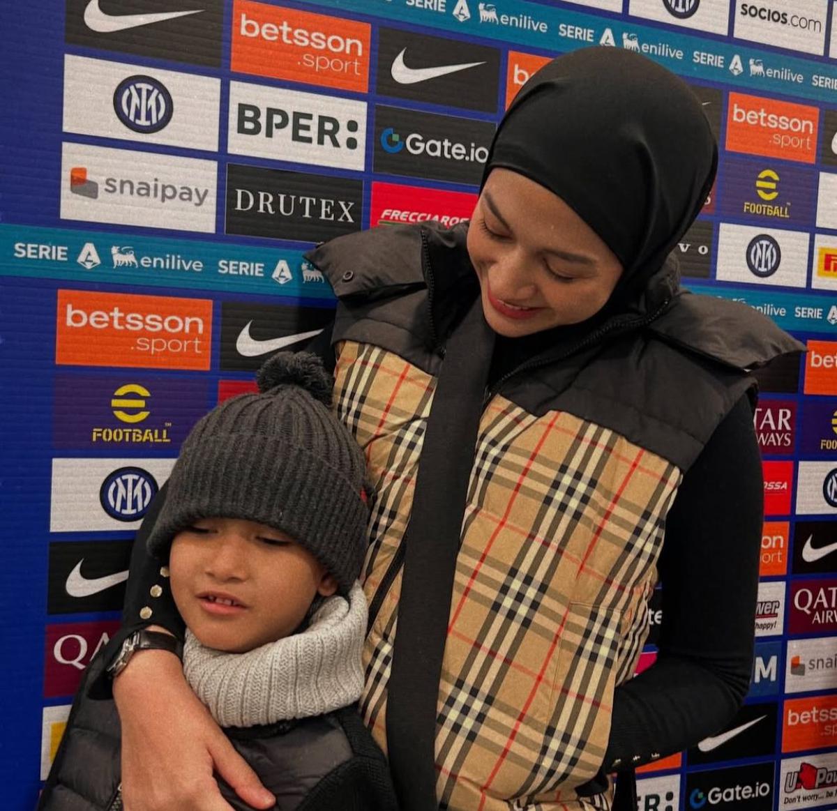 7 Potret Momen Seru Nina Zatulini Bersama Keluarga di Milan, Sorotan Hari Pertama