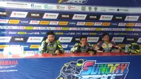 Gupita Kresna (tengah) makin mulus rebut juara kelas sport 150 cc Pro di Yamaha Sunday Race 2018 (Liputan6.com/Defri Saefullah)