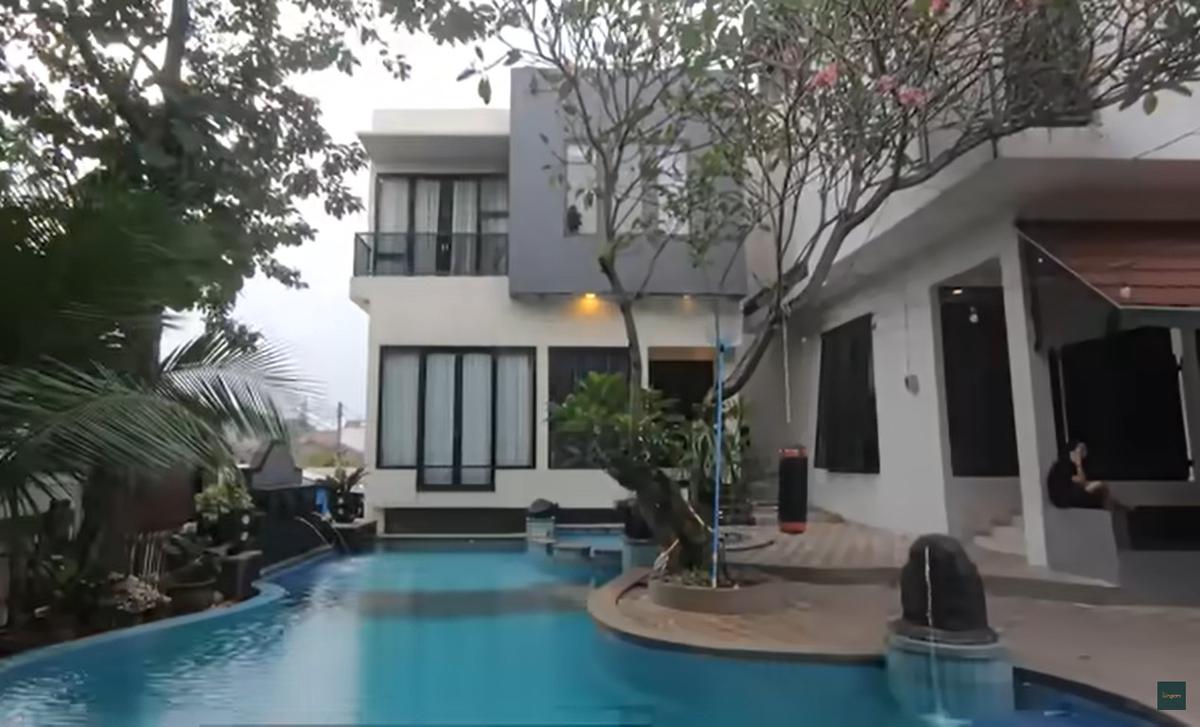 Potret Rumah Aktor Rano Karno