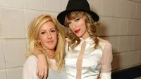Ellie Goulding dikabarkan mengkhianati Taylor Swift dengan muncul di pesta musuhnya.