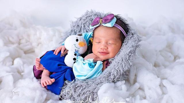 Khadeejah anak Kartika Putri jalani pemotretan bertema Frozen (Foto: Instagram @kartikaputriworld)