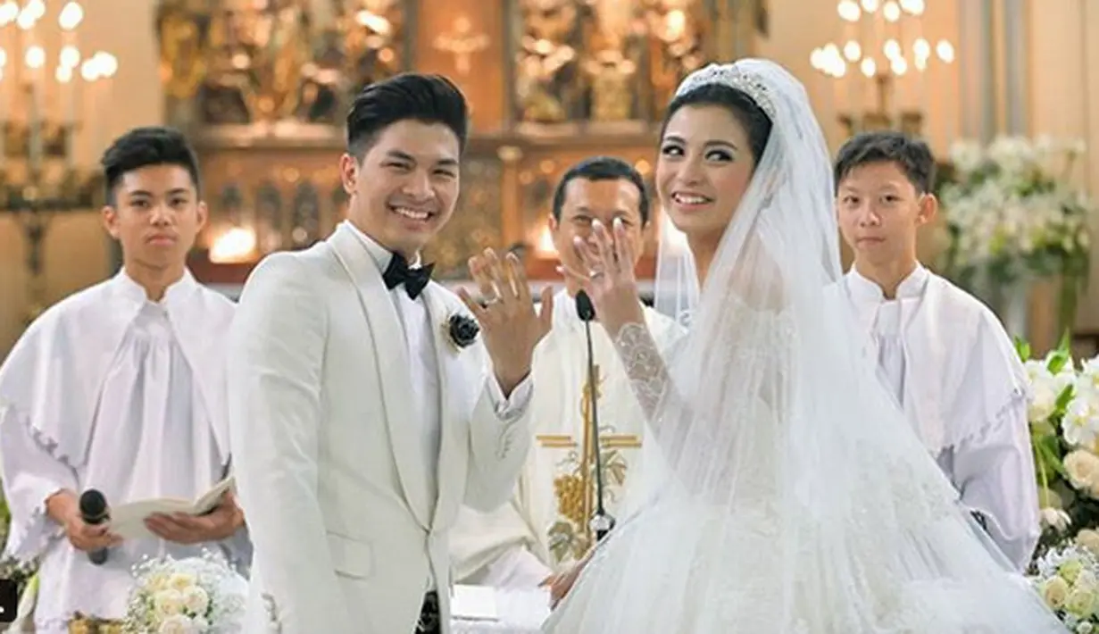 Dua tahun lalu, Glenn dan Chelsea memutuskan untuk meresmikan hubungannya sebagai pasangan suami istri. Namun sebenarnya, hubungan mereka sudah terjalin selama delapan tahun sebagai pasangan kekasih. (Instagram/glennalinskie)