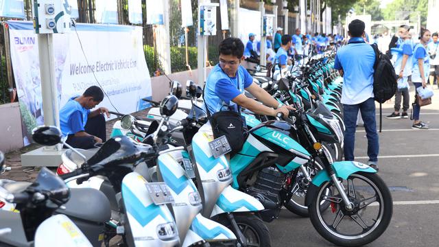 Mobil Listrik Mewah dan Motor Listrik Jadi Daya Tarik Untuk Swafoto