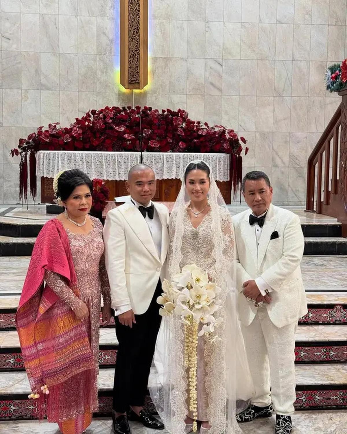 7 Potret Pernikahan Winona Delany dan Frank Hutapea Putra Hotman Paris, Khidmat