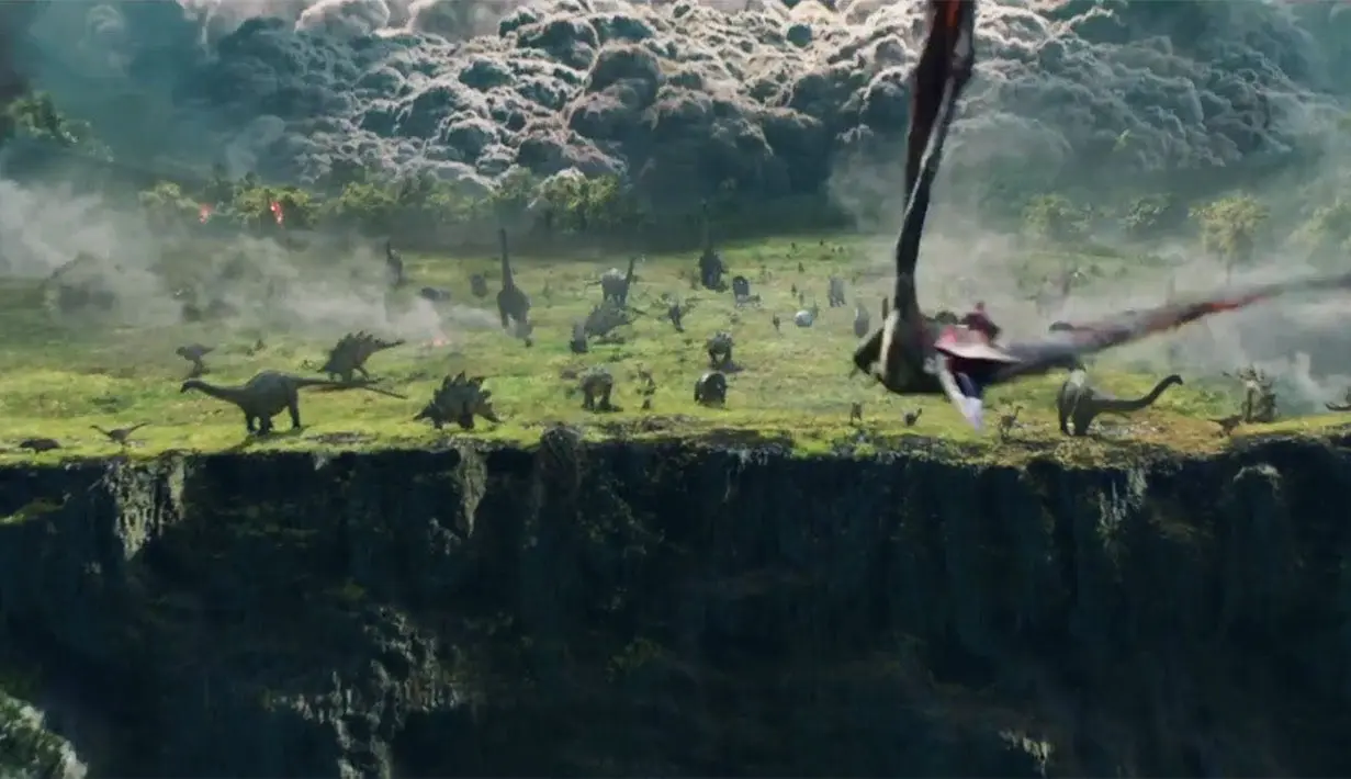 Jurassic World: Fallen Kingdom menceritakan Chris Pratt yang berusaha menyelamatkan dinosaurus dari letusan gunung berapi. (ScreenRant)