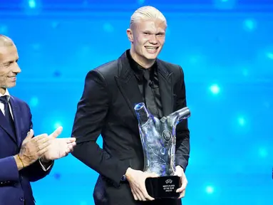 Striker Manchester City, Erling Haaland dinobatkan sebagai Pemain Terbaik Pria UEFA 2022/2023. (AP Photo/Daniel Cole)