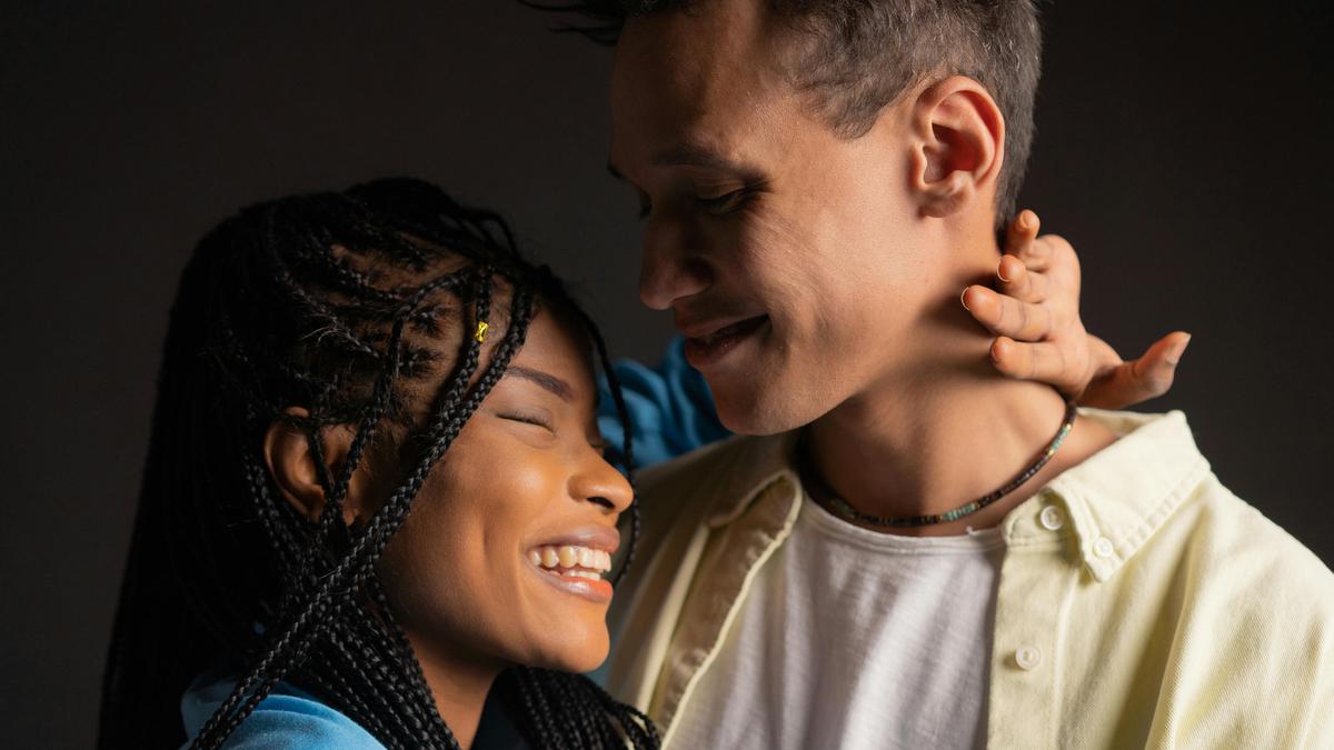 Pasangan Zodiak yang Tumbuh Harmonis karena Cara Berpikir yang Berbeda