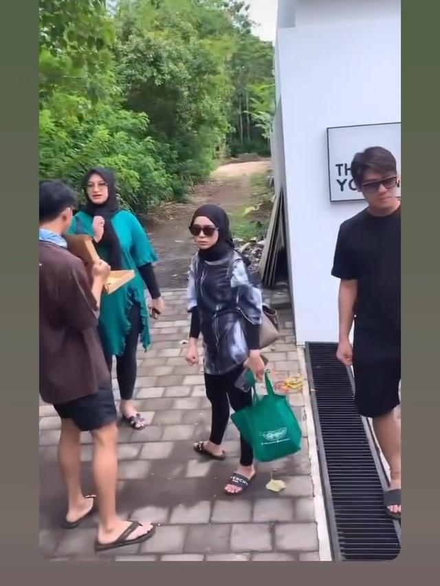 Lesti Kejora triple date bareng Margin Wieheerm dan Shania Indriani serta suami masing-masing (Foto: IG alisyakieb)