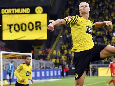 Erling Haaland merupakan pencetak gol terbanyak di Liga Jerman musim 2021/2022 hingga pekan ini. Mesin gol Borussia Dortmund tersebut tercatat telah mencetak tujuh gol dan lima assist dari lima penampilannya di Bundes Liga. (AP/Bernd Thissen)