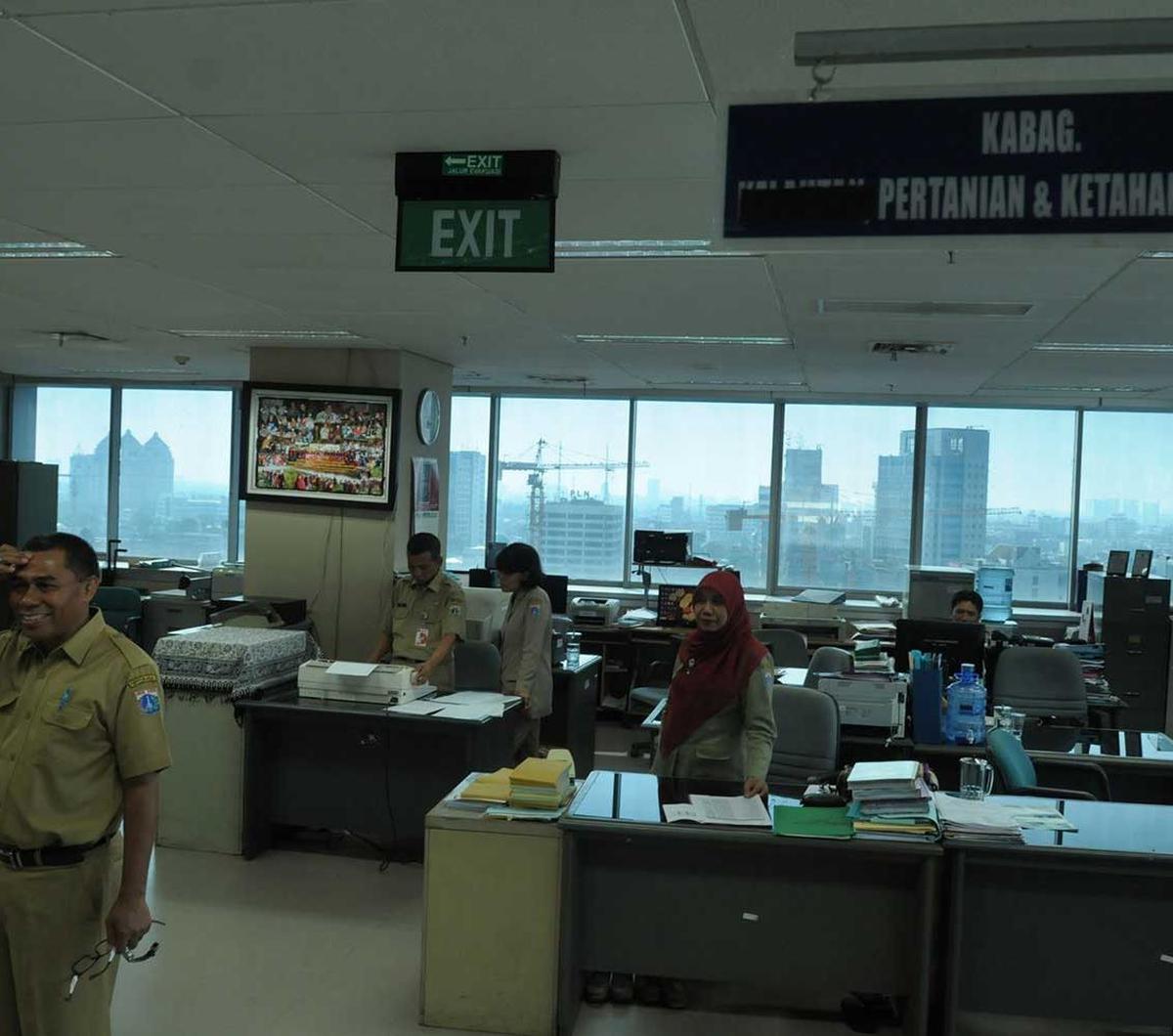 "Tapi negatifnya kadang orang juga mengatur perjalanan dinas, rapat di luar kota agar dapat perjalanan dinas, jadi plus minus lah antara kinerja dan efisiensi," ujar Anas.