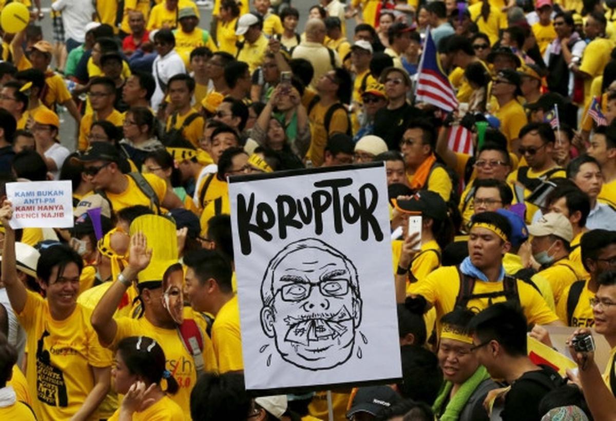 Ribuan warga Malaysia turun ke jalan tuntut Najib Razak mundur