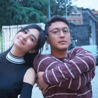 Mikha Tambayong dan Dimas Anggara syuting film Promise di Milan, Italia. (Alexander Thian/Screenplay Films)