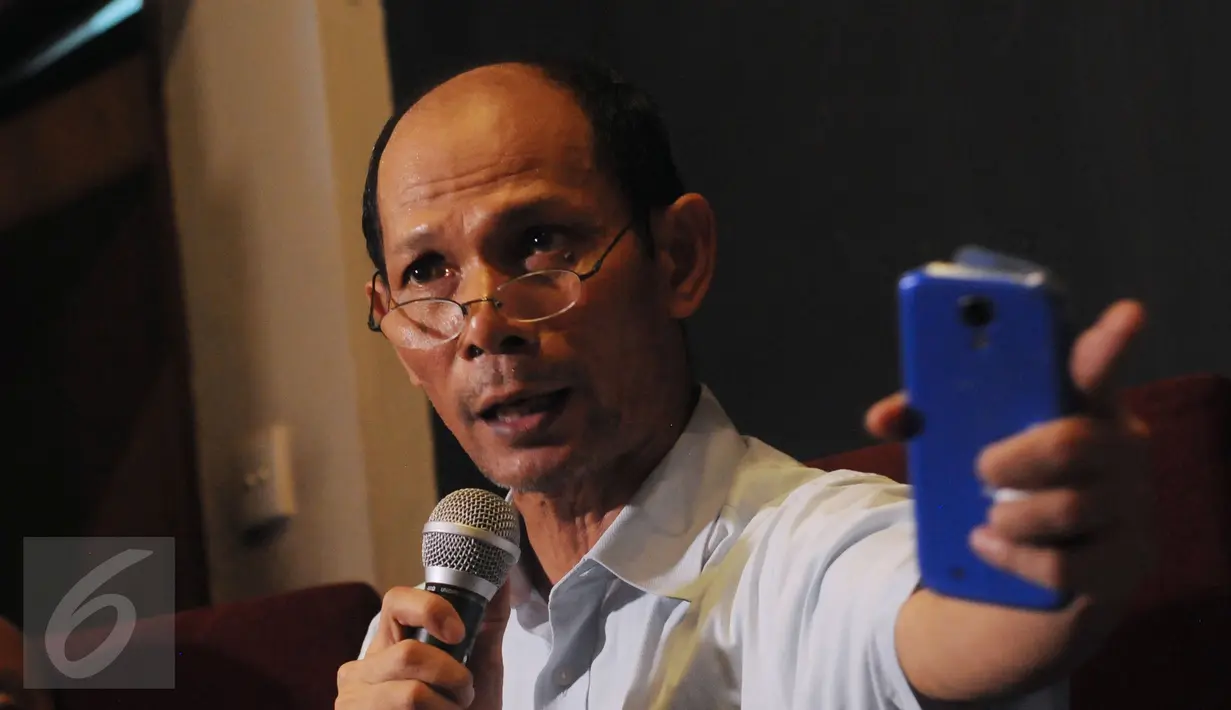 Pengamat ekonomipolitik, Ichsanuddin Noorsy saat hadir menjadi narasumber pada diskusi Membongkar Rahasia Terdalam Freeport di Jakarta, Minggu (22/11/2015). Diskusi menghadirkan sejumlah tokoh politik dan ekonomi. (Liputan6.com/Helmi Fithriansyah)