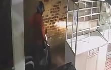 Terekam CCTV, Mahasiswi Unpad Diancam Pisau dan Dilindas Motor saat Mau Pulang ke Indekos