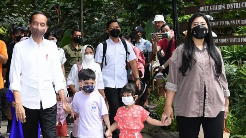 Presiden Jokowi Ajak Cucu Wisata Satwa di Bali