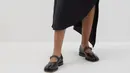 <p>Kamu bisa hadirkan kesempurnaan gaya yang seru dengan Tabi SHoes Mary Jane yang unik dan berkarakter. [Foto: instagram/ Pinterest]</p>