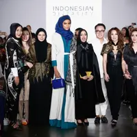 Lima desainer Indonesia sukses memamerkan karyanya di New York Fashion Week. (Image: Getty Images)