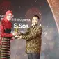 Ketua TP PKK Kota Malang, Widayati Sutiaji saat menerima penghargaan Anugerah Inspiratif Liputan6.com pada kategori Perempuan Inspiratif Pegiat Ekonomi Kreatif Berbasis Budaya. (Liputan6.com/Angga Yuniar)