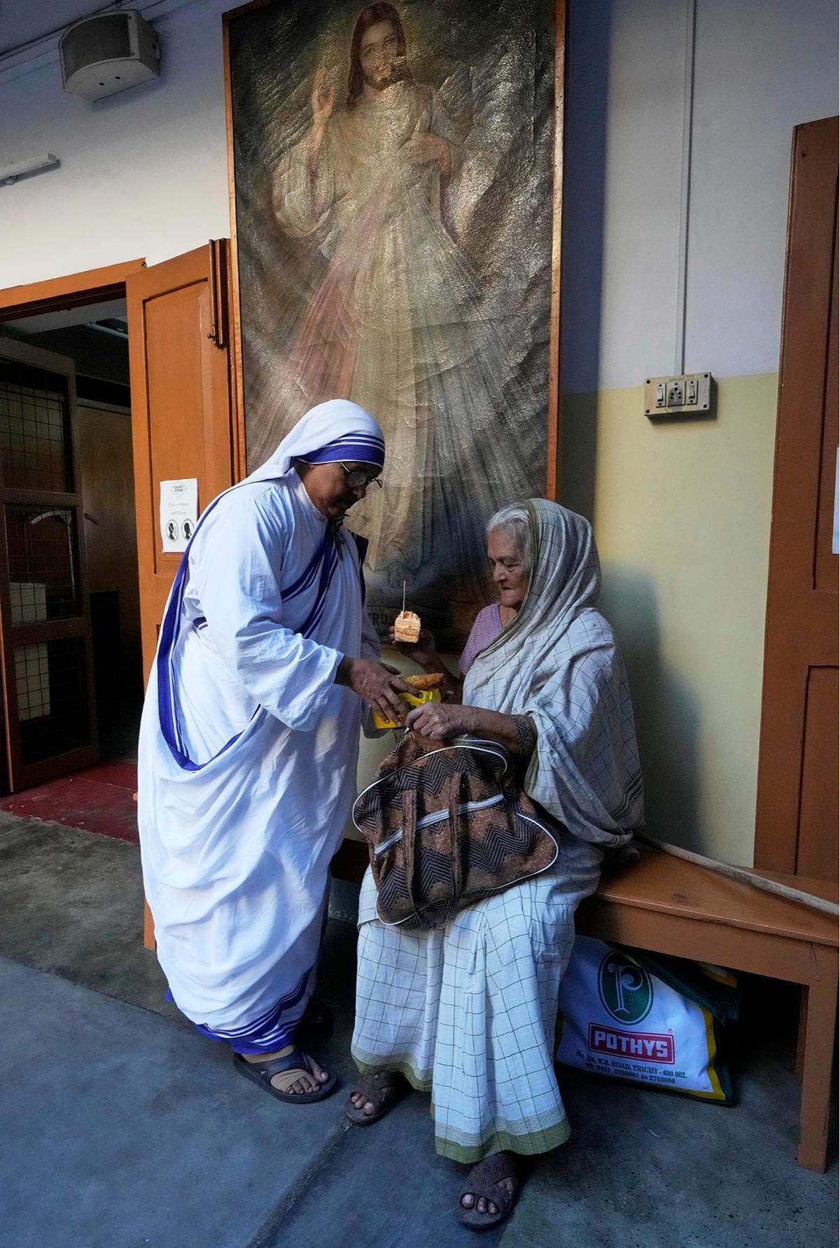FOTO: Doa Peringati 115 Tahun Kelahiran Bunda Teresa