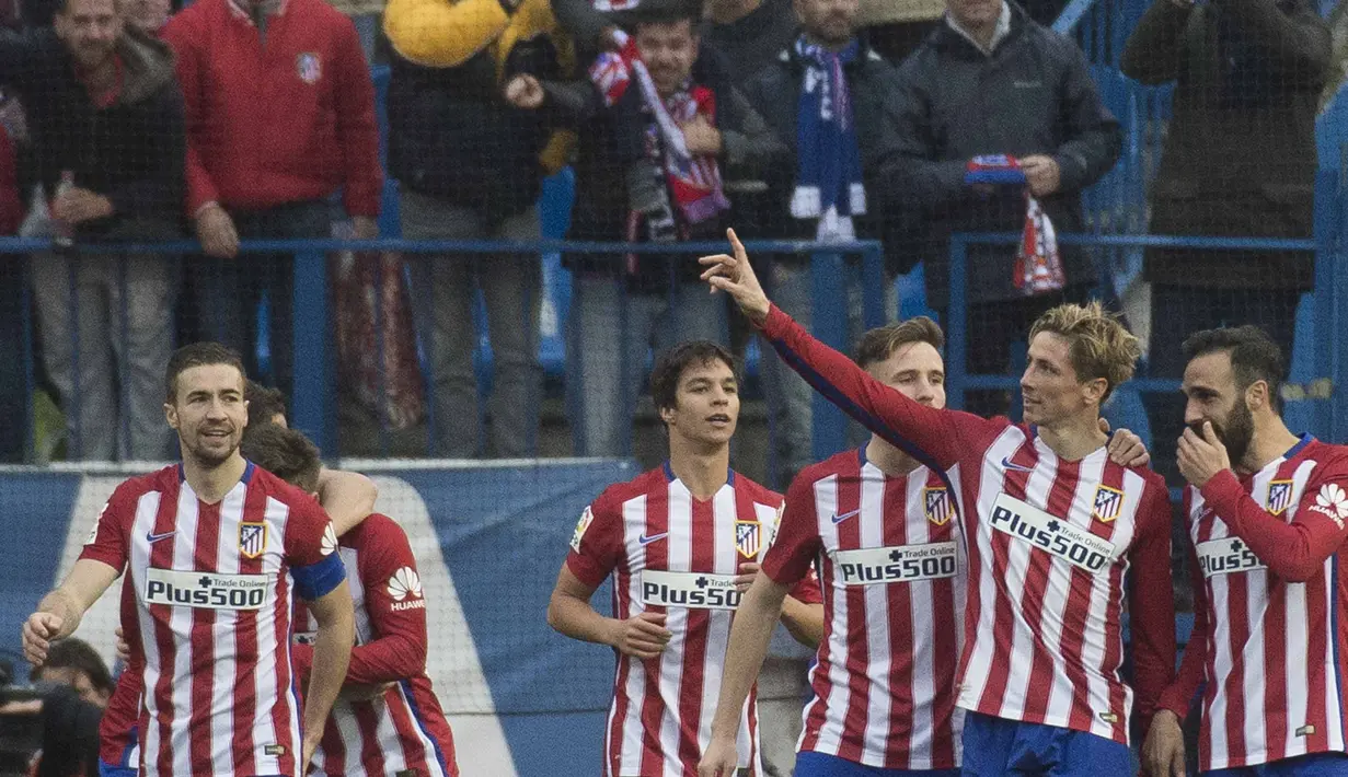  Fernando Torres (2kanan) menyumbangkan satu gol untuk kemenangan Atletico de Madrid saat melawan SD Eibar pada lanjutan La Liga Spanyol pekan ke-23. (AFP/Curto De La Torre)