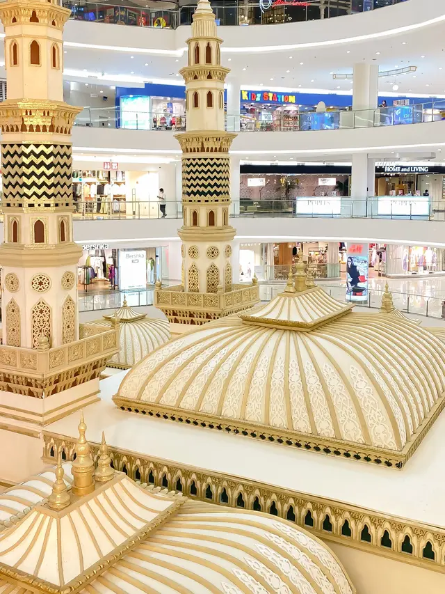 Instalasi Istana Favorit Traveler Muslim Dunia Alhambra Didirikan di Senayan City