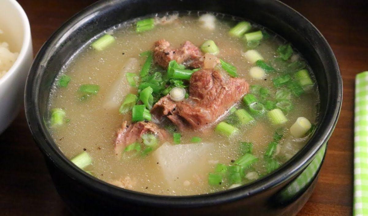 Makanan Korea seperti sup kolagen urat daging sapi tendon, Seolleongtang (sup tulang sapi), dan kaldu ayam kolagen menjadi kunci regenerasi kulit.&nbsp;