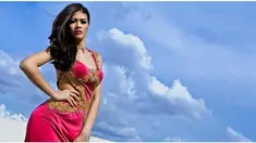 Penyidik Polda Lampung menangkap pedangdut Hesty 'Klepek-klepek' terkait prostitusi online. Selain Hesty, empat muncikari dan beberapa perempuan yang menjadi objek perdagangan orang juga ditangkap.